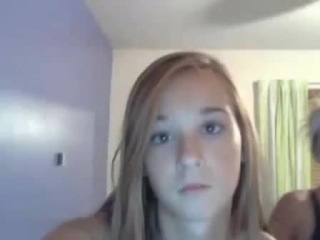 girl masturbates webcam solo